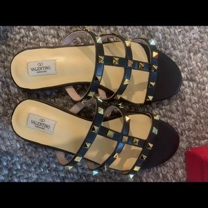 DH-Gate Valentino Sandals (fits like a size 8)